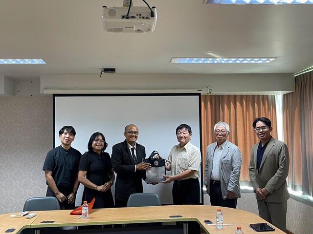 เยี่ยมชมโรงเรียนและร่วมแลกเปลี่ยนแนวคิดทางวิชาการด้านการจัดการเรียนการสอนภาษาญี่ปุ่น