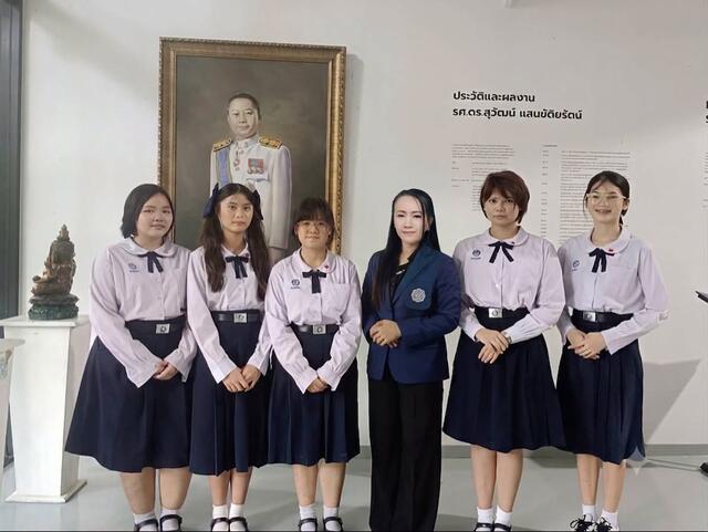 นักเรียนจิตอาสาร่วมพัฒนากิจกรรมด้านศิลปะและวัฒนธรรมท้องถิ่น จังหวัดปทุมธานี รุ่นที่ 1 ณ หอศิลป์ รศ.สุวัฒน์