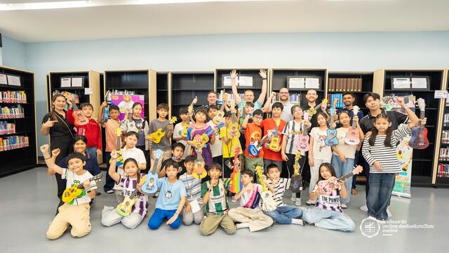 นักเรียนหลักสูตร Super Bilingual ระดับชั้นประถมศึกษาปีที่ 4-6 ได้เข้าร่วมกิจกรรม Creative Ukuleles  เพื่อเปิดโอกาสให้นักเรียนได้เรียนรู้และสร้างสรรค์ผลงานผ่านกิจกรรมศิลปะและดนตรีไปพร้อมกัน